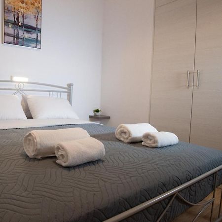 העיירה רתימנו Salty Alley Seaside Apartment מראה חיצוני תמונה