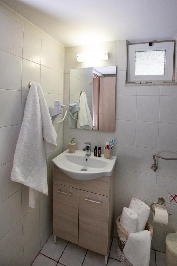 העיירה רתימנו Salty Alley Seaside Apartment מראה חיצוני תמונה